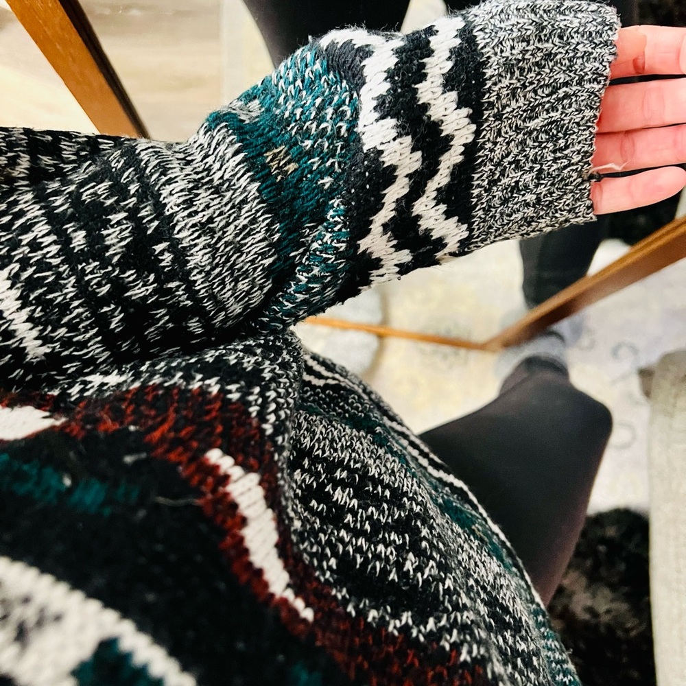 Aztec Print Sweater - Picture 4 of 6